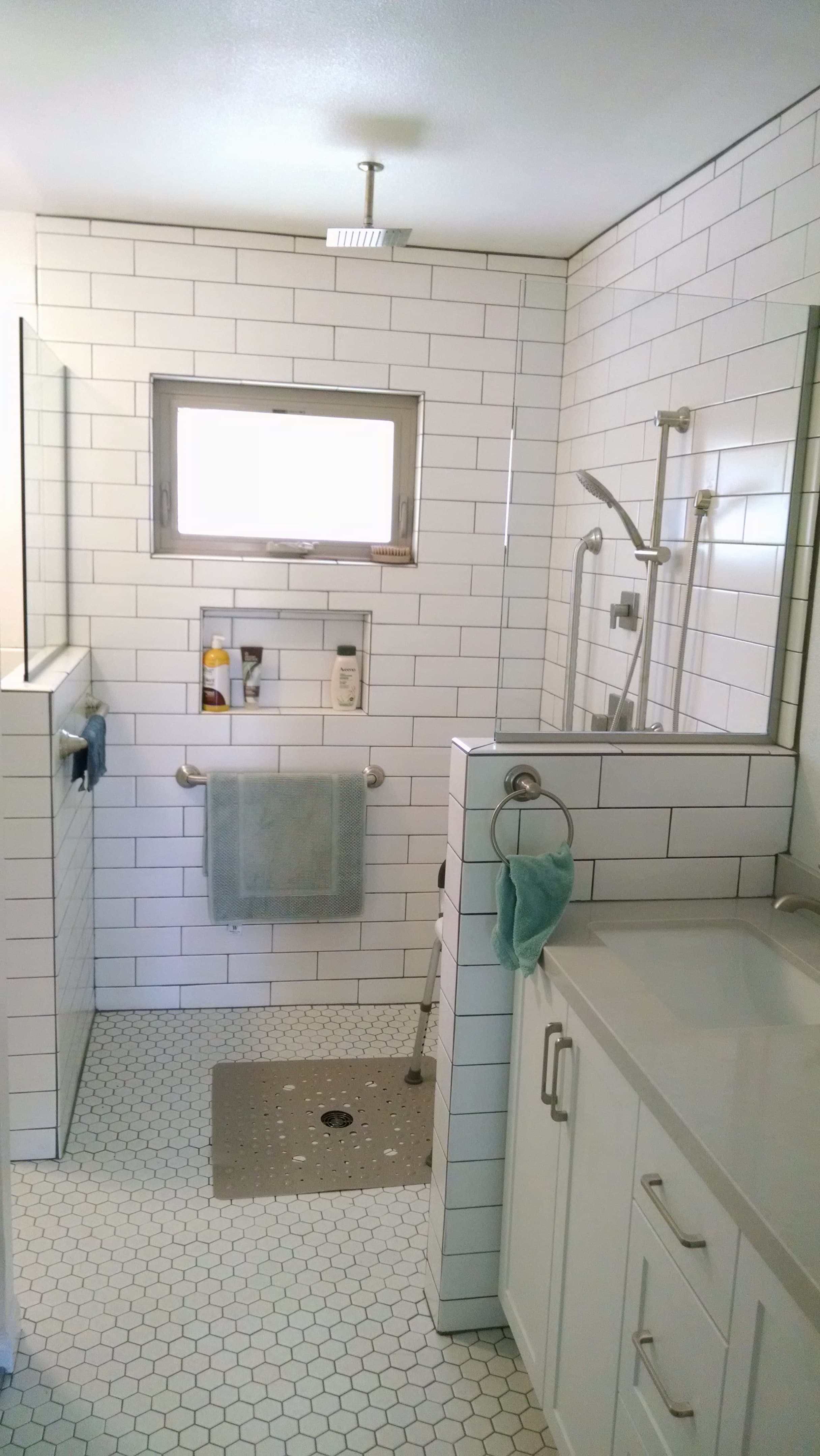Hex Mosaic Floor & Tub Surround in Carlsbad